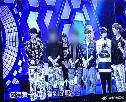Đài truyền hình Trung Quốc gây tranh cãi khi làm mờ mặt các thành viên EXO, trừ Kris - Lay và Tao - Ảnh 4.