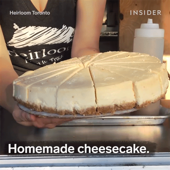 Cheesecake xiên que được bán cả ngàn chiếc mỗi ngày ở Toronto là món gì mà lại đặc biệt đến thế? - Ảnh 3.
