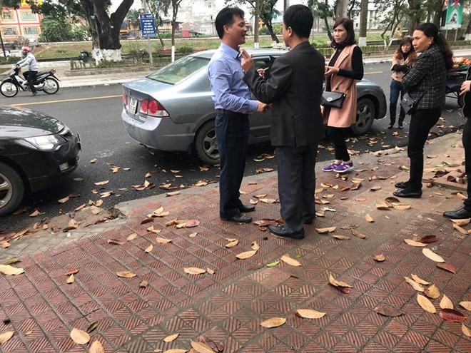 Những vụ va chạm giao thông nhưng ấm áp tình người và đầy nụ cười ngày đầu năm mới - Ảnh 1. Những vụ va chạm giao thông nhưng ấm áp tình người và đầy nụ cười ngày đầu năm mới - Ảnh 1.