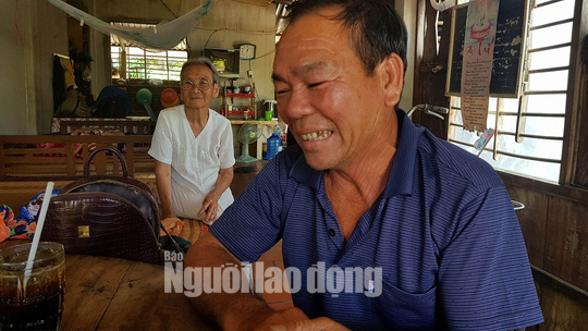 Mẹ già ngất đi khi thấy con trở về sau 33 năm làm đám giỗ Photo-1-1519347479843453921450