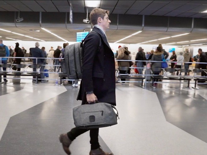 Đây là chiếc balo “thần kỳ” sẽ giúp bạn không mất thêm tiền gửi hành lý khi đi máy bay nữa - Ảnh 10.