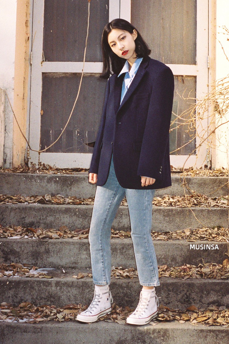 Tạm quên những combo thời thượng, tuần qua giới trẻ Hàn chỉ diện những công thức cũ rích mà vẫn nổi bần bật - Ảnh 11. Tạm quên những combo thời thượng, tuần qua giới trẻ Hàn chỉ diện những công thức cũ rích mà vẫn nổi bần bật - Ảnh 11.