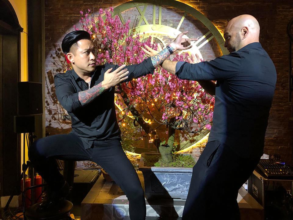 Tuấn Hưng vui vẻ so tài cùng võ sư nổi tiếng Francois Flores trong lần hội ngộ - Ảnh 2. Tuấn Hưng vui vẻ so tài cùng võ sư nổi tiếng Francois Flores trong lần hội ngộ - Ảnh 2.