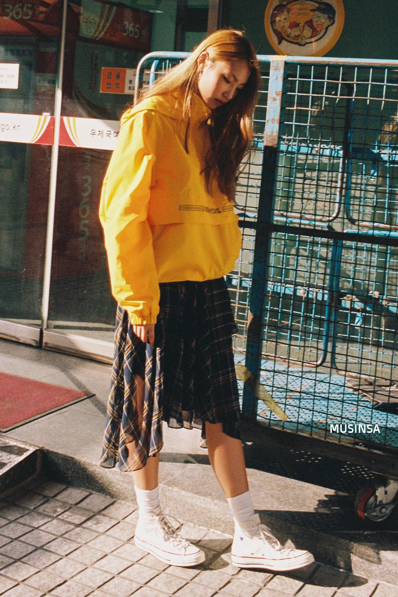 Tạm quên những combo thời thượng, tuần qua giới trẻ Hàn chỉ diện những công thức cũ rích mà vẫn nổi bần bật - Ảnh 9. Tạm quên những combo thời thượng, tuần qua giới trẻ Hàn chỉ diện những công thức cũ rích mà vẫn nổi bần bật - Ảnh 9.