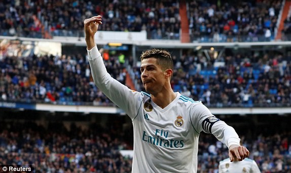 Ronaldo lập cú đúp, nhường Benzema đá phạt đền - Ảnh 6.