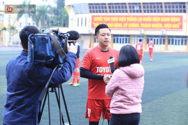 Ca sĩ Tuấn Hưng và diễn viên Việt Anh quyên góp được hơn 100 triệu ủng hộ thủ môn U23 Việt Nam có mẹ ung thư - Ảnh 2.