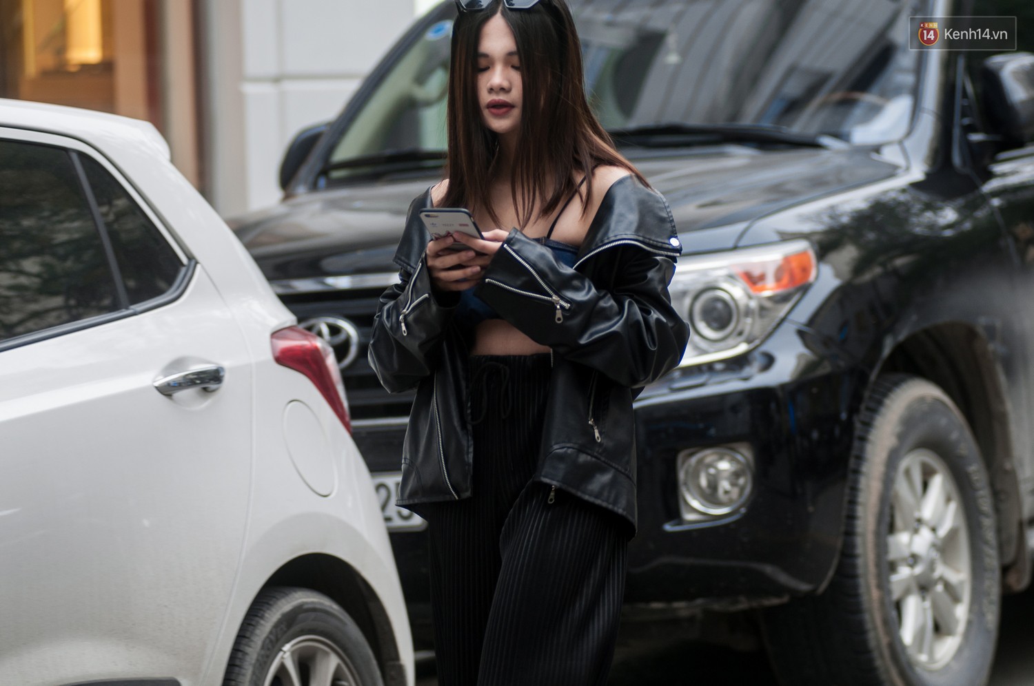 Street style 2 miền: Ra Tết, giới trẻ đã tích cực đọ độ swag với toàn những set đồ bụi bặm - Ảnh 14. Street style 2 miền: Ra Tết, giới trẻ đã tích cực đọ độ swag với toàn những set đồ bụi bặm - Ảnh 14.