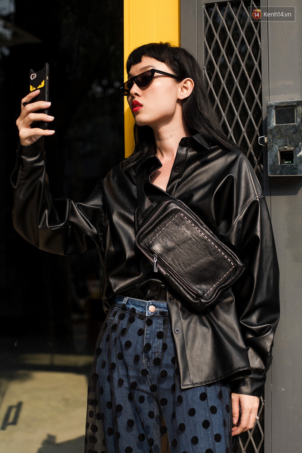 Street style 2 miền: Ra Tết, giới trẻ đã tích cực đọ độ swag với toàn những set đồ bụi bặm - Ảnh 2. Street style 2 miền: Ra Tết, giới trẻ đã tích cực đọ độ swag với toàn những set đồ bụi bặm - Ảnh 2.