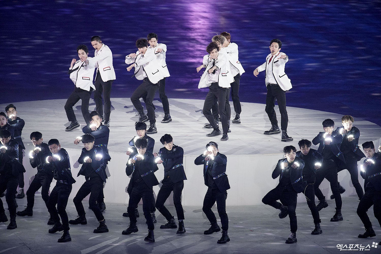 Sân khấu bế mạc Thế vận hội: EXO bị nghi hát nhép, CL bị chê như mụ phù thủy, netizen gọi tên PSY và BTS - Ảnh 6.
