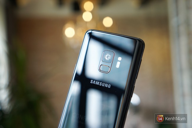 Trên tay Samsung Galaxy S9 màu Đen Huyền Bí: Vẫn đẹp không tì vết, nhìn qua đã thấy hút tầm mắt rồi - Ảnh 2.