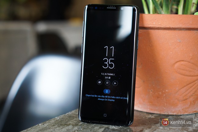 Trên tay Samsung Galaxy S9 màu Đen Huyền Bí: Vẫn đẹp không tì vết, nhìn qua đã thấy hút tầm mắt rồi - Ảnh 1.