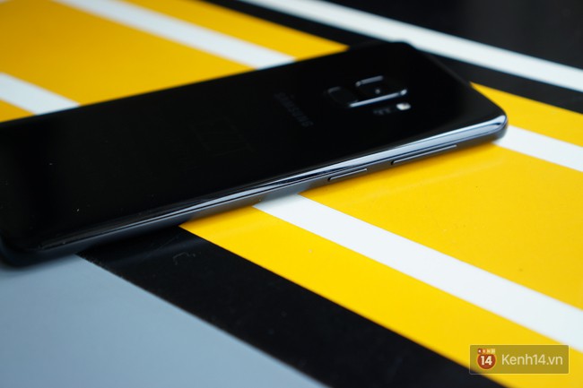 Trên tay Samsung Galaxy S9 màu Đen Huyền Bí: Vẫn đẹp không tì vết, nhìn qua đã thấy hút tầm mắt rồi - Ảnh 4.
