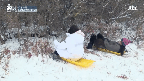 Yoona (SNSD) cười tít mắt khi trượt tuyết cùng đàn chị Hyori - Ảnh 2.