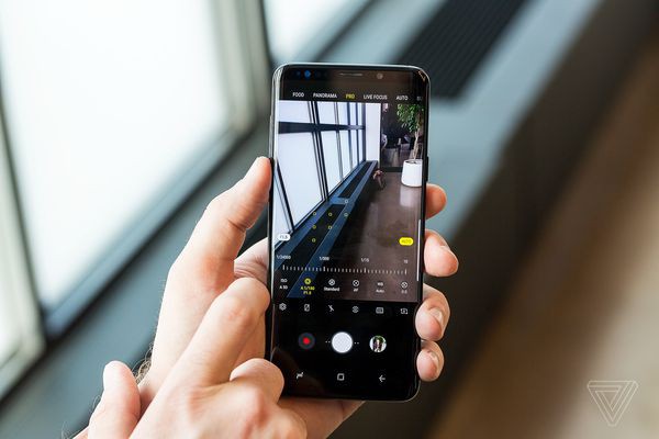 Bộ đ&ocirc;i Galaxy S9 v&agrave; S9+ ch&iacute;nh thức ra mắt: camera c&oacute; thể thay đổi khẩu độ, quay video si&ecirc;u chậm 960 khung h&igrave;nh/gi&acirc;y, c&oacute; th&ecirc;m m&agrave;u t&iacute;m Lilac mới - Ảnh 4.