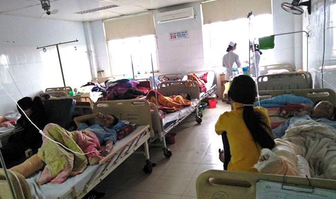 &Ocirc; t&ocirc; mất l&aacute;i lao thẳng v&agrave;o nh&oacute;m người đang đốt lửa trại b&ecirc;n quốc lộ, 2 người thiệt mạng - Ảnh 2.