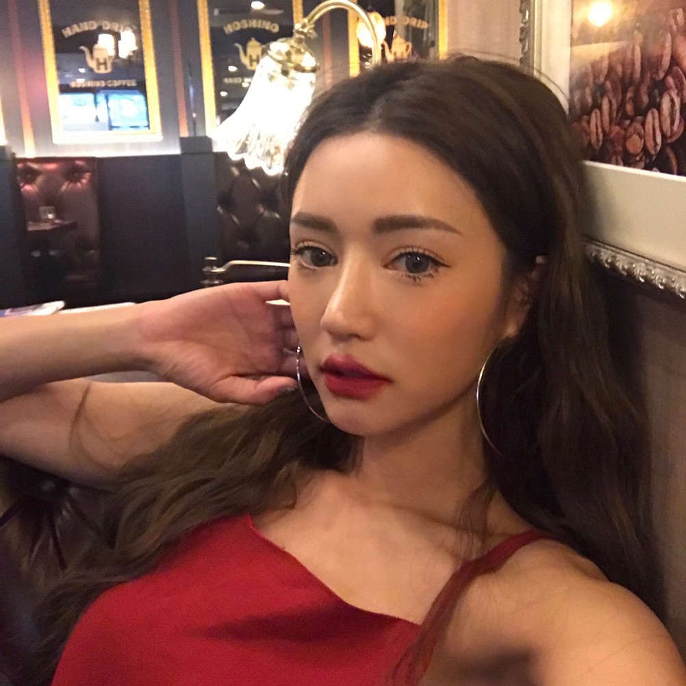 Đăng ảnh selfie quảng cáo màu son mới của 3CE, Park Sora gây giật mình vì đôi môi tô vẽ quá đà trông kỳ dị hệt như Joker - Ảnh 4.