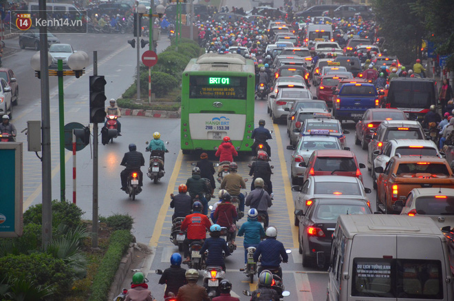 Đề xuất cho ô tô xe máy và xe buýt thường đi vào làn buýt nhanh BRT: Chúng tôi chỉ đang nghiên cứu - Ảnh 4.