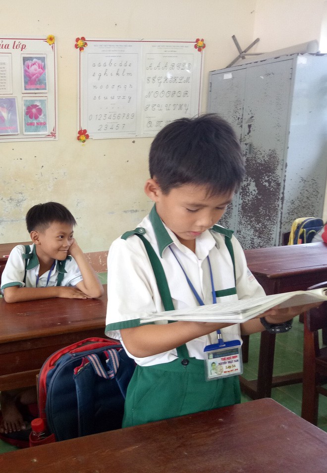 C&agrave; Mau: Nhặt được 44 triệu đồng, b&eacute; trai 10 tuổi nhờ &ocirc;ng b&agrave; nội t&igrave;m người mất để trả lại - Ảnh 1.