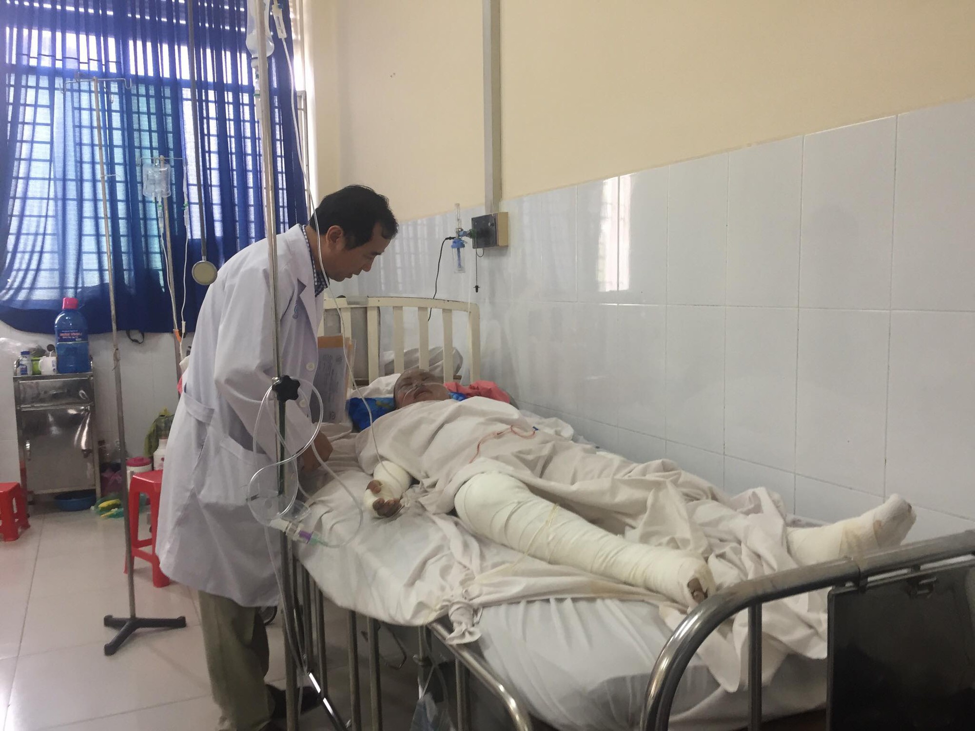 Vụ hút thuốc trong nhà vệ sinh, hầm cầu nổ khiến 4 người bị thương: Nguyên nhân nổ do tích tụ khí metan - Ảnh 5.