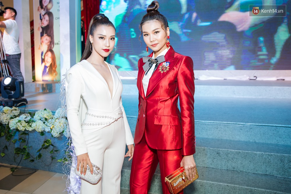 Jun Vũ tự tin khoe vòng 1 vừa trùng tu, kèm thần thái hết xảy trên thảm đỏ Tháng Năm Rực Rỡ - Ảnh 3.