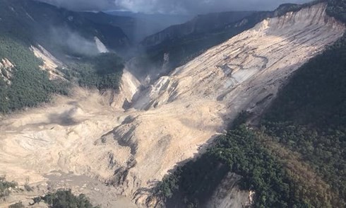 Động đất san phẳng các ngôi làng ở Papua New Guinea, thương vong tăng - Ảnh 1.