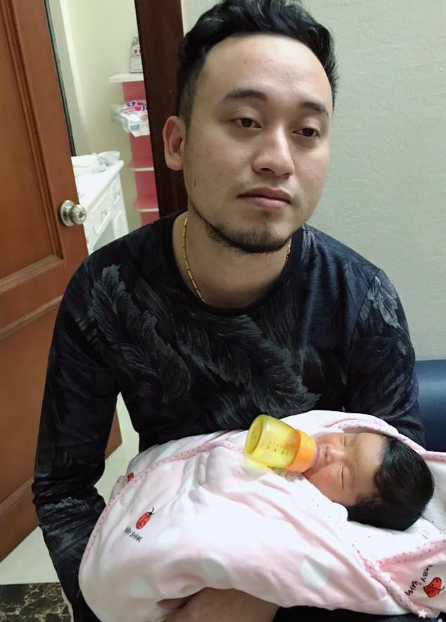 Thấy các bố khoe con gái rượu thân thiết thế này thì ai mà chẳng muốn sinh ngay một cô con gái chứ! - Ảnh 2.