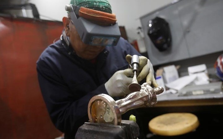 Khám phá quy trình sản xuất tượng vàng Oscar danh giá - Ảnh 5.