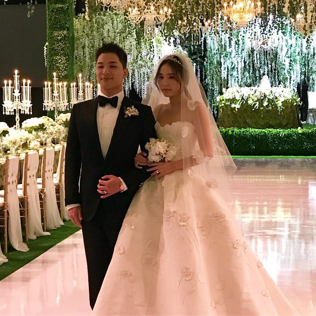 Chọn váy cưới đến từ nhà mốt thượng lưu, cô dâu Min Hyo Rin diện còn đẹp hơn cả người mẫu - Ảnh 1. Chọn váy cưới đến từ nhà mốt thượng lưu, cô dâu Min Hyo Rin diện còn đẹp hơn cả người mẫu - Ảnh 1.