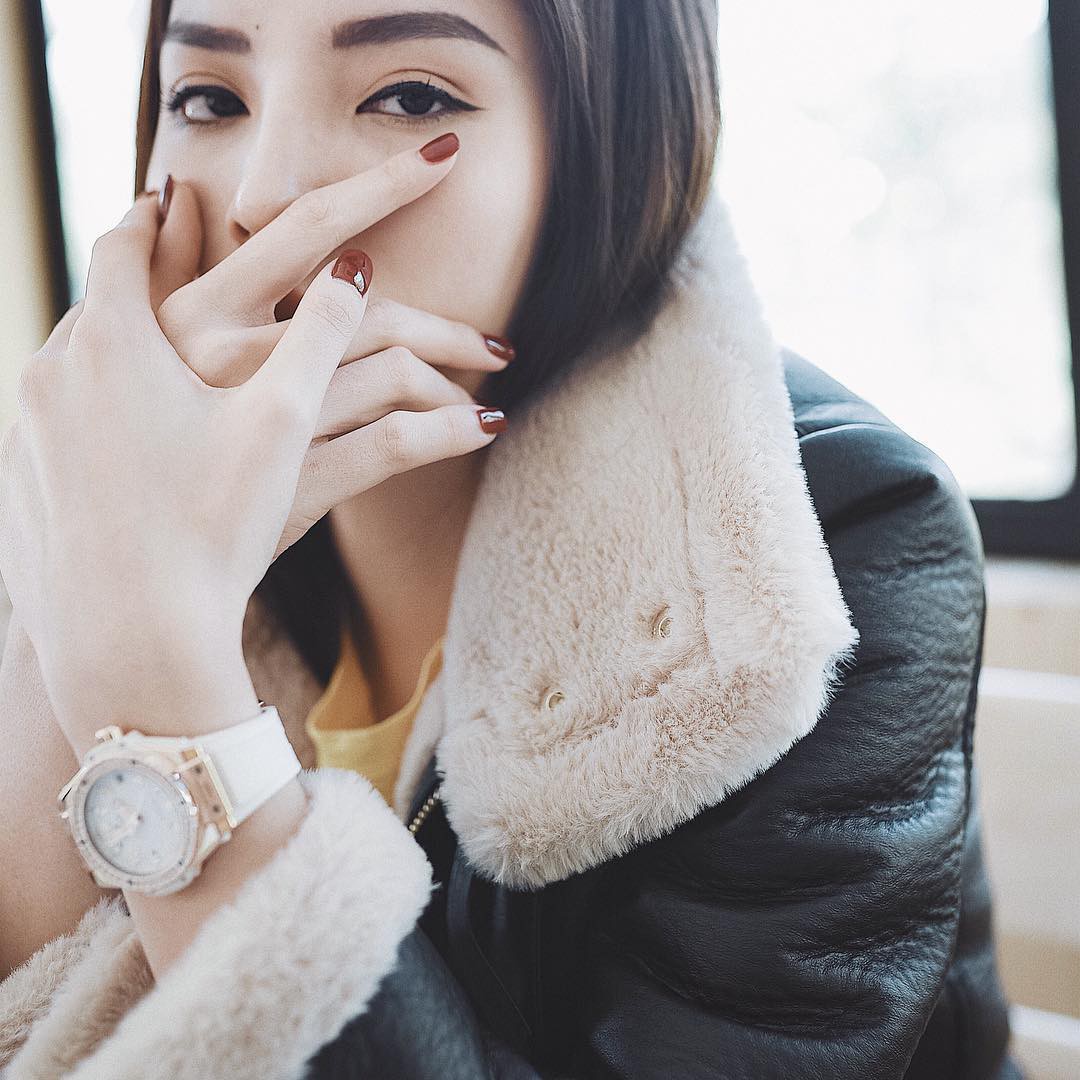 Sắm đồng hồ Hublot hơn 400 triệu VNĐ để chơi Tết, Kỳ Duyên quả biết cách chơi lớn - Ảnh 4. Sắm đồng hồ Hublot hơn 400 triệu VNĐ để chơi Tết, Kỳ Duyên quả biết cách chơi lớn - Ảnh 4.