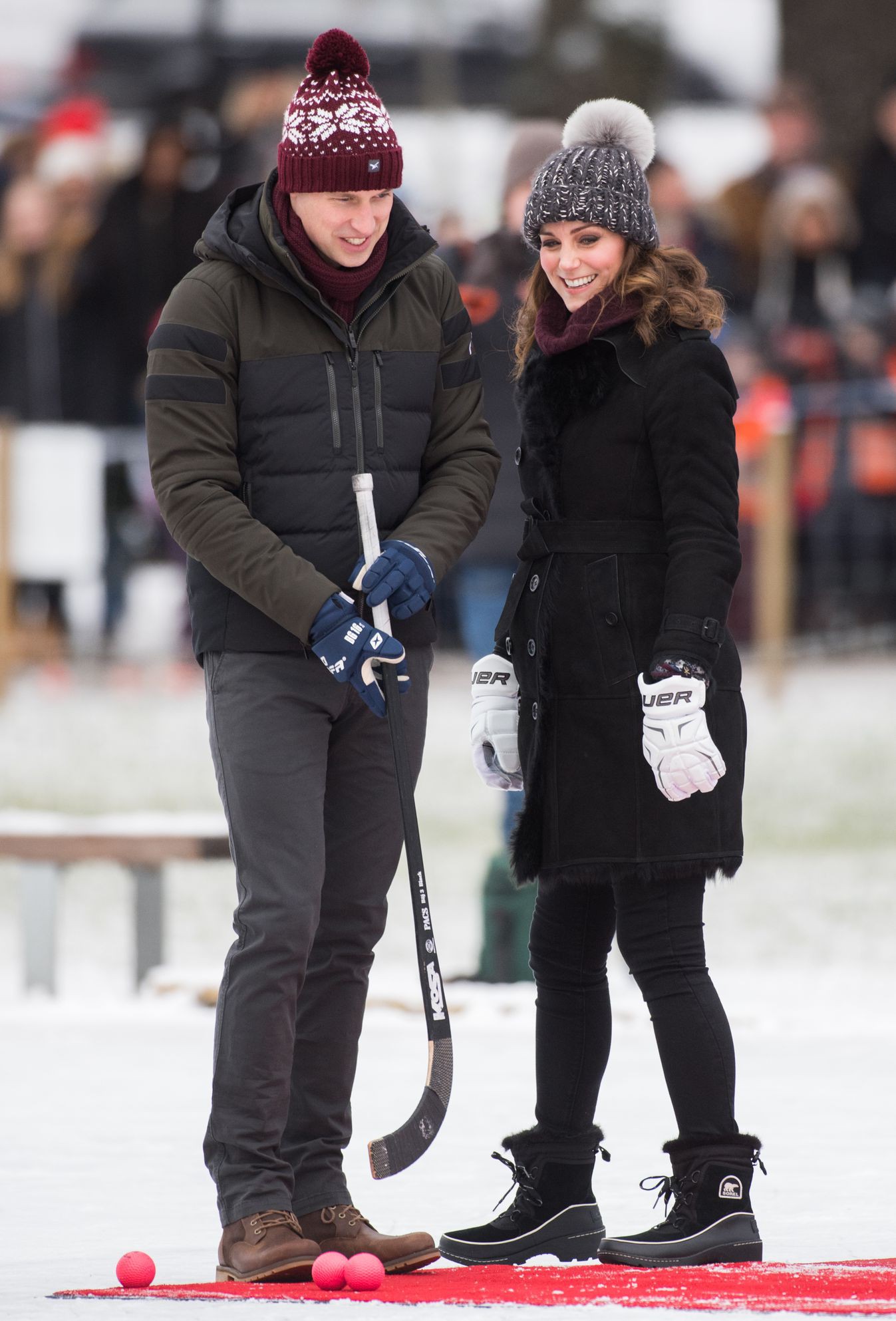 Công nương Kate Middleton bị phản đối vì diện mũ làm từ lông thú - Ảnh 1. Công nương Kate Middleton bị phản đối vì diện mũ làm từ lông thú - Ảnh 1.