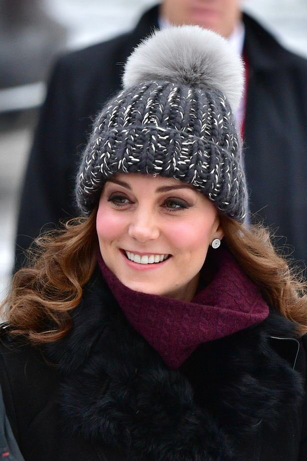 Công nương Kate Middleton bị phản đối vì diện mũ làm từ lông thú - Ảnh 2.