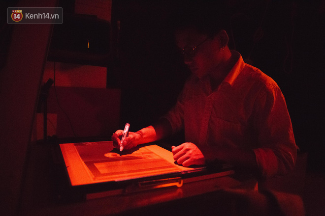 Một ng&agrave;y ở ph&ograve;ng tối - Nh&agrave; hộ sinh của những t&aacute;c phẩm nhiếp ảnh - Ảnh 5.