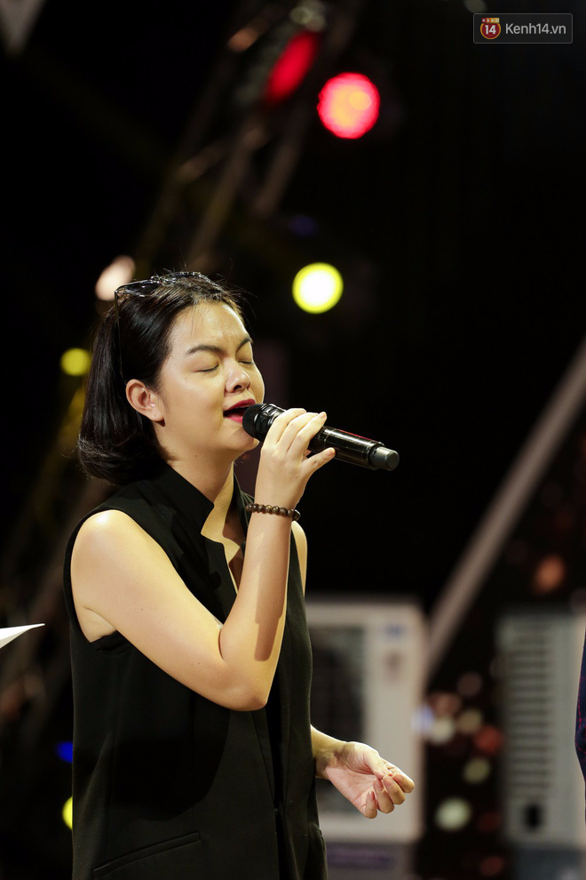Phạm Quỳnh Anh, Only C, Bích Phương, Trang Pháp tập luyện đầy cảm xúc cho bài hát chủ đề của WeChoice Awards 2017 - Ảnh 2.
