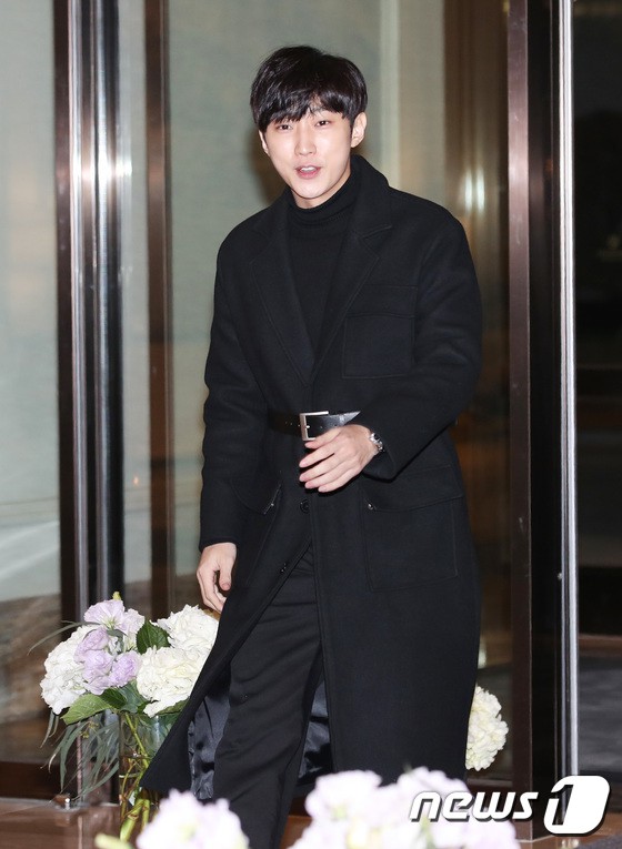 Tiệc cưới xa hoa của Taeyang: C&ocirc; d&acirc;u ch&uacute; rể cuối c&ugrave;ng đ&atilde; lộ diện, G-Dragon, T.O.P c&ugrave;ng d&agrave;n sao si&ecirc;u sang đổ bộ - Ảnh 48.