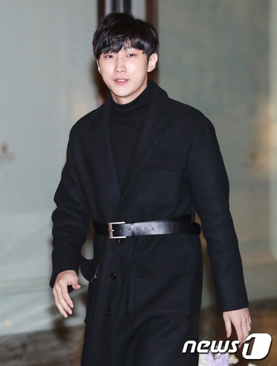 Tiệc cưới xa hoa của Taeyang: C&ocirc; d&acirc;u ch&uacute; rể cuối c&ugrave;ng đ&atilde; lộ diện, G-Dragon, T.O.P c&ugrave;ng d&agrave;n sao si&ecirc;u sang đổ bộ - Ảnh 49.