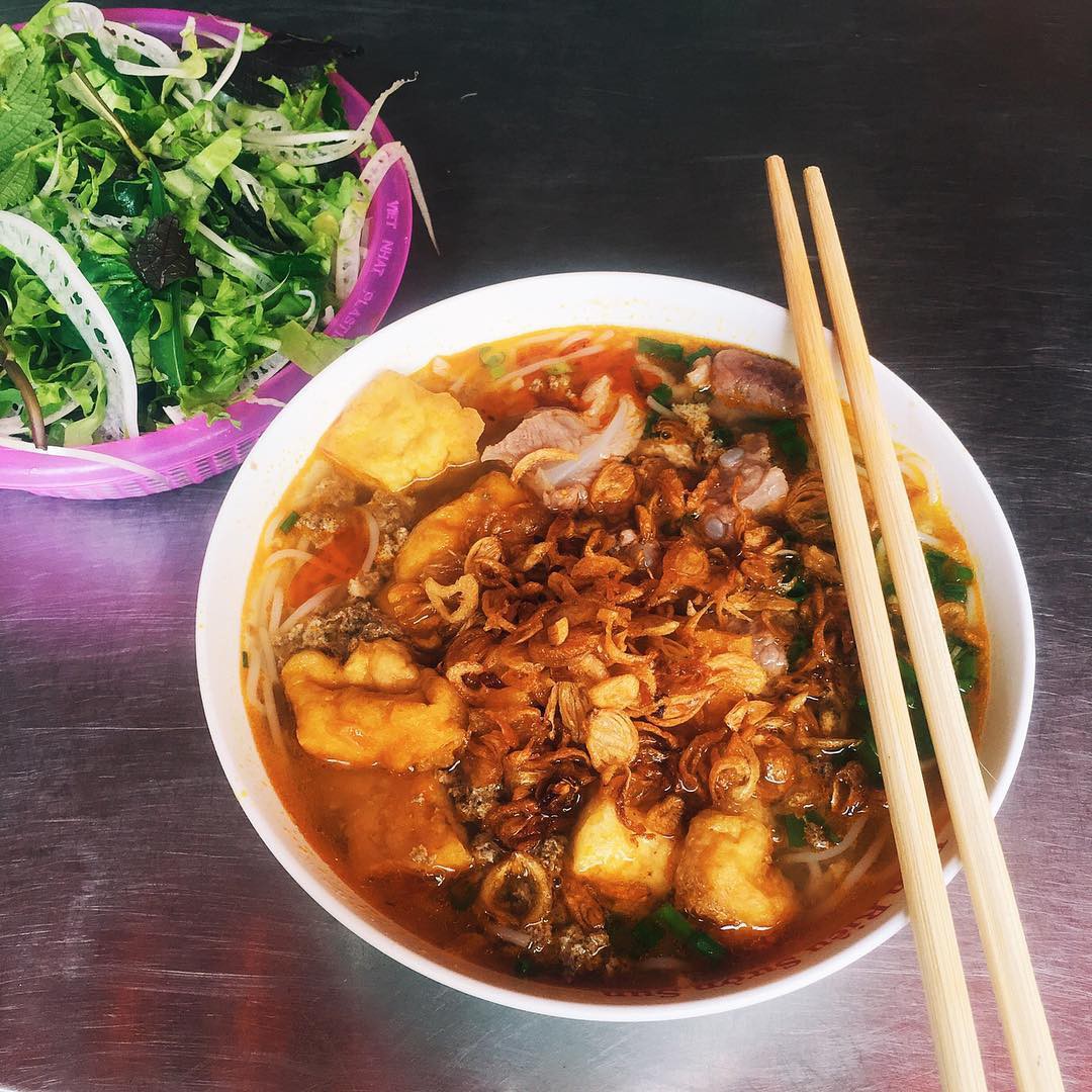 Truy l&ugrave;ng những h&agrave;ng b&uacute;n ri&ecirc;u ngon nổi tiếng m&agrave; đầy &uacute; ụ ở H&agrave; Nội - Ảnh 14.