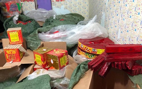 Quảng Ninh: Bắt khẩn cấp đối tượng t&agrave;ng trữ gần 250kg ph&aacute;o nổ - Ảnh 2.