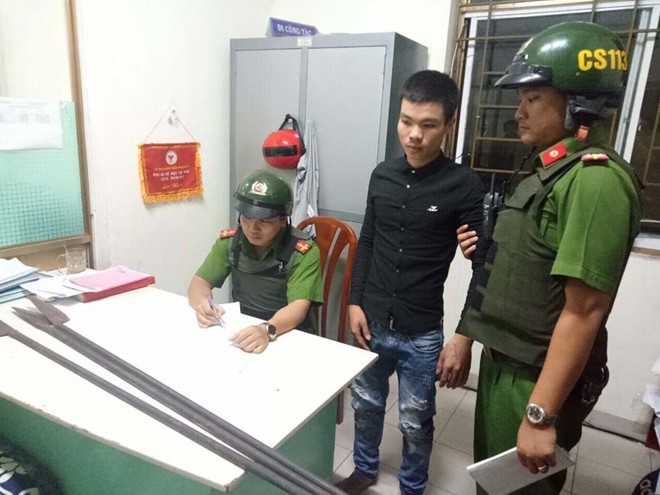 Ngăn chặn 2 nhóm thanh niên dùng hung khí giải quyết nợ - Ảnh 1.
