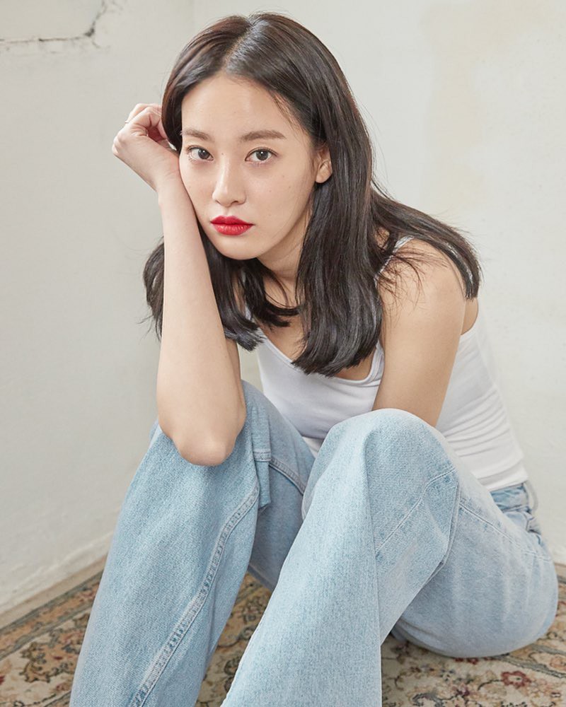 Chỉ làm tóc và trang điểm đơn giản, Lee Joo Yeon vẫn đủ xinh để khiến G-Dragon mê đắm - Ảnh 10. Chỉ làm tóc và trang điểm đơn giản, Lee Joo Yeon vẫn đủ xinh để khiến G-Dragon mê đắm - Ảnh 10.