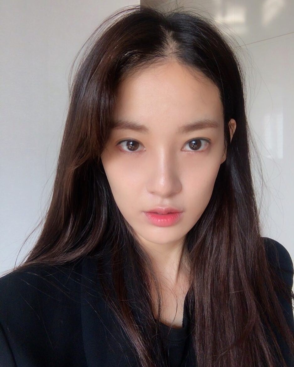Chỉ làm tóc và trang điểm đơn giản, Lee Joo Yeon vẫn đủ xinh để khiến G-Dragon mê đắm - Ảnh 1. Chỉ làm tóc và trang điểm đơn giản, Lee Joo Yeon vẫn đủ xinh để khiến G-Dragon mê đắm - Ảnh 1.