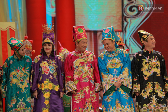 Ch&ugrave;m ảnh đẹp: Cận cảnh d&agrave;n nghệ sĩ tr&ecirc;n s&acirc;n khấu ho&agrave;nh tr&aacute;ng của T&aacute;o Qu&acirc;n 2018 - Ảnh 5.