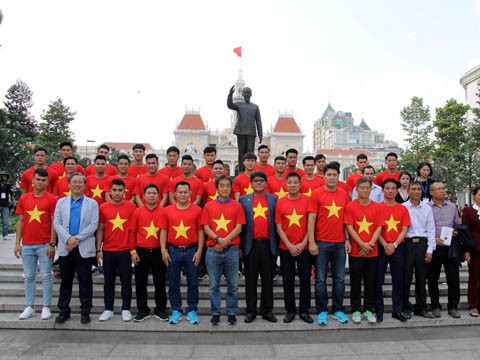 U23 Việt Nam lại nhận thưởng lớn, HLV Park Hang Seo xúc động - Ảnh 1.