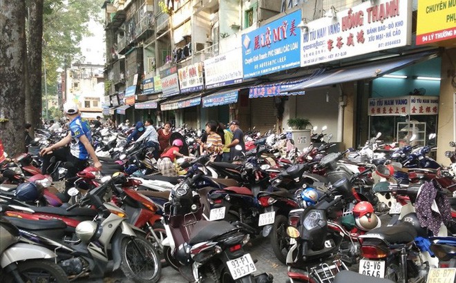 Giao lưu với U23 Việt Nam, CĐV bị bãi xe chặt chém 50.000 đồng/chiếc - Ảnh 1.