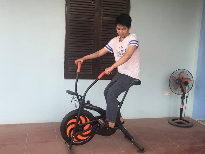  Cậu b&eacute; 16 tuổi sống s&oacute;t sau vụ ch&aacute;y xưởng b&aacute;nh kẹo khiến 8 người tử vong ở H&agrave; Nội b&acirc;y giờ ra sao  - Ảnh 4.