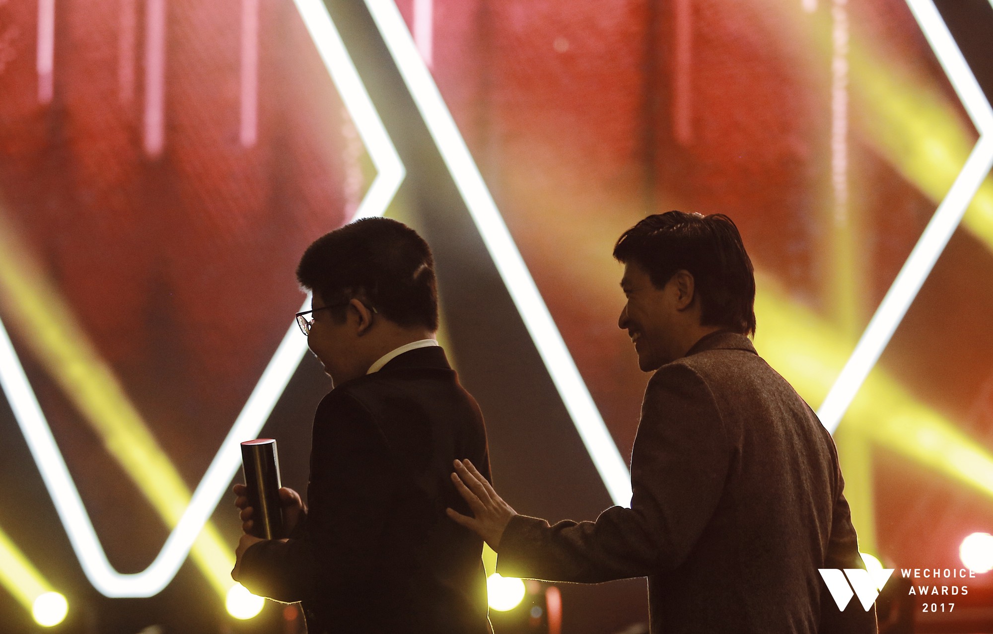 Khoảnh khắc WeChoice Awards: Đẹp nhất là khi Sơn Tùng, bé Bôm và các nghệ sĩ Việt cùng chậm lại trong dòng cảm xúc vỡ òa - Ảnh 39. Khoảnh khắc WeChoice Awards: Đẹp nhất là khi Sơn Tùng, bé Bôm và các nghệ sĩ Việt cùng chậm lại trong dòng cảm xúc vỡ òa - Ảnh 39.
