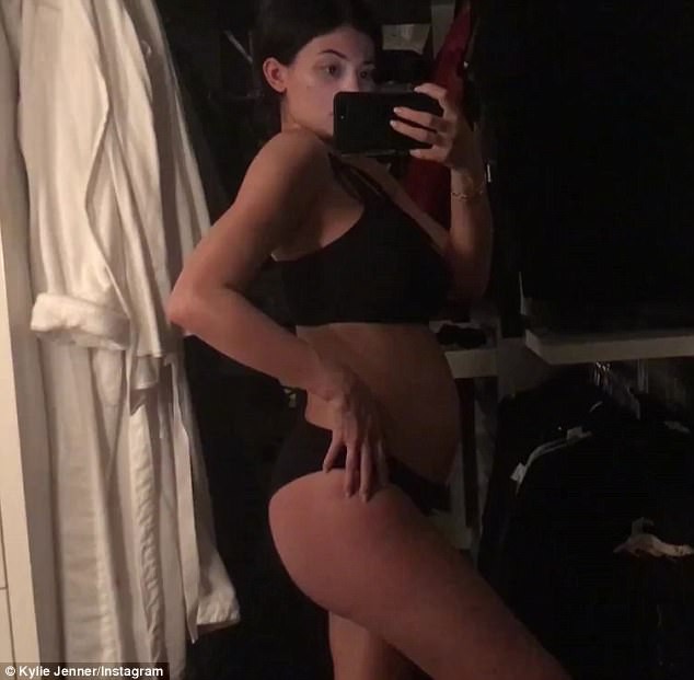 Không hổ danh hot girl số 1 thế giới, Kylie Jenner bụng bầu vượt mặt vẫn đẹp và sang đến lạ - Ảnh 7.