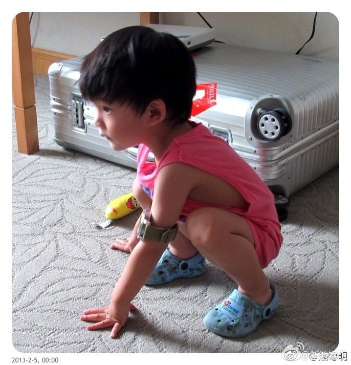 Sống xa con kể từ ngày ly hôn, chồng cũ của Đổng Khiết vẫn âm thầm dõi theo quý tử theo cách rất riêng trong 5 năm qua - Ảnh 7. Sống xa con kể từ ngày ly hôn, chồng cũ của Đổng Khiết vẫn âm thầm dõi theo quý tử theo cách rất riêng trong 5 năm qua - Ảnh 7.