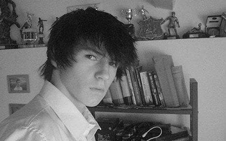 Những vụ &aacute;n g&acirc;y phẫn nộ trong dư luận: b&oacute;p cổ v&igrave; bị hỏi bao giờ lấy vợ, s&aacute;t hại bạn v&igrave; bị ch&ecirc; b&eacute;o - Ảnh 3.