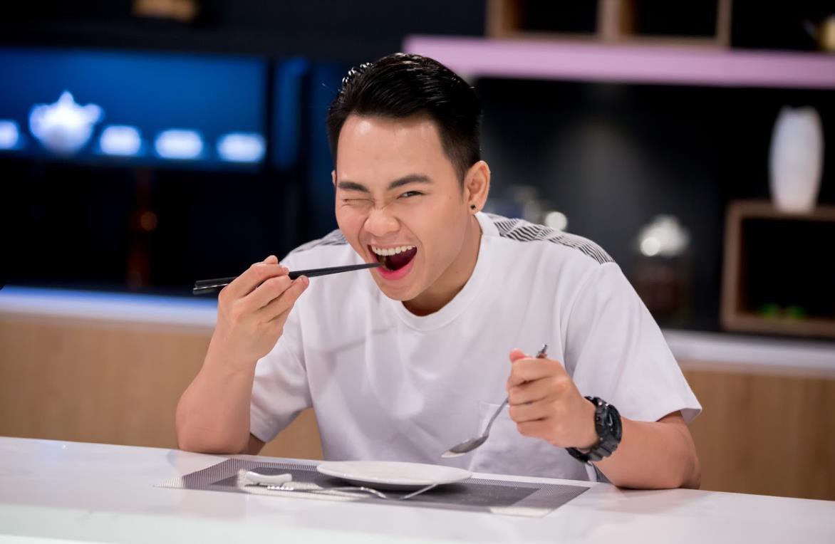 Kết quả hình ảnh cho AN NGUY XIN LỖI NGƯỜI YÊU CŨ TRÊN SÓNG TRUYỀN HÌNH