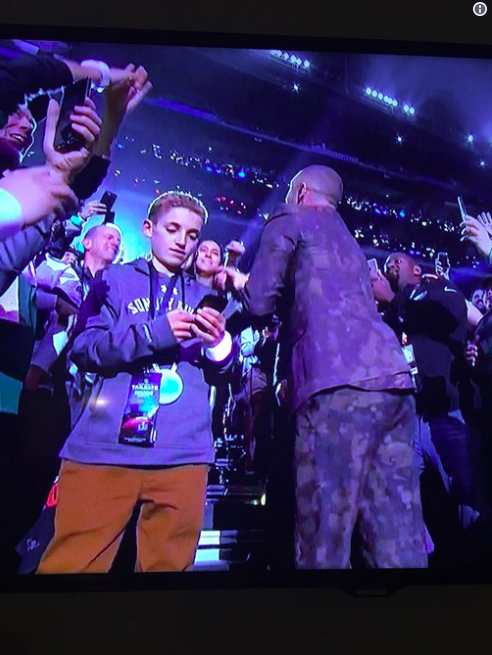 Cậu bé 13 tuổi bất ngờ nổi tiếng khắp nước Mỹ vì được selfie với Justin Timberlake - Ảnh 2.